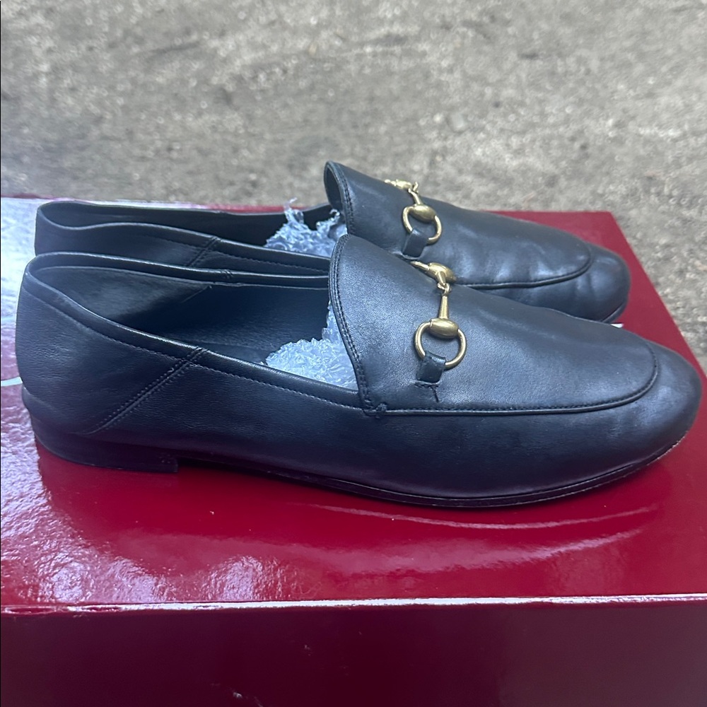 Gucci Brixton Black Leather Loafers with Gold Detailing - Picture 5 of 10